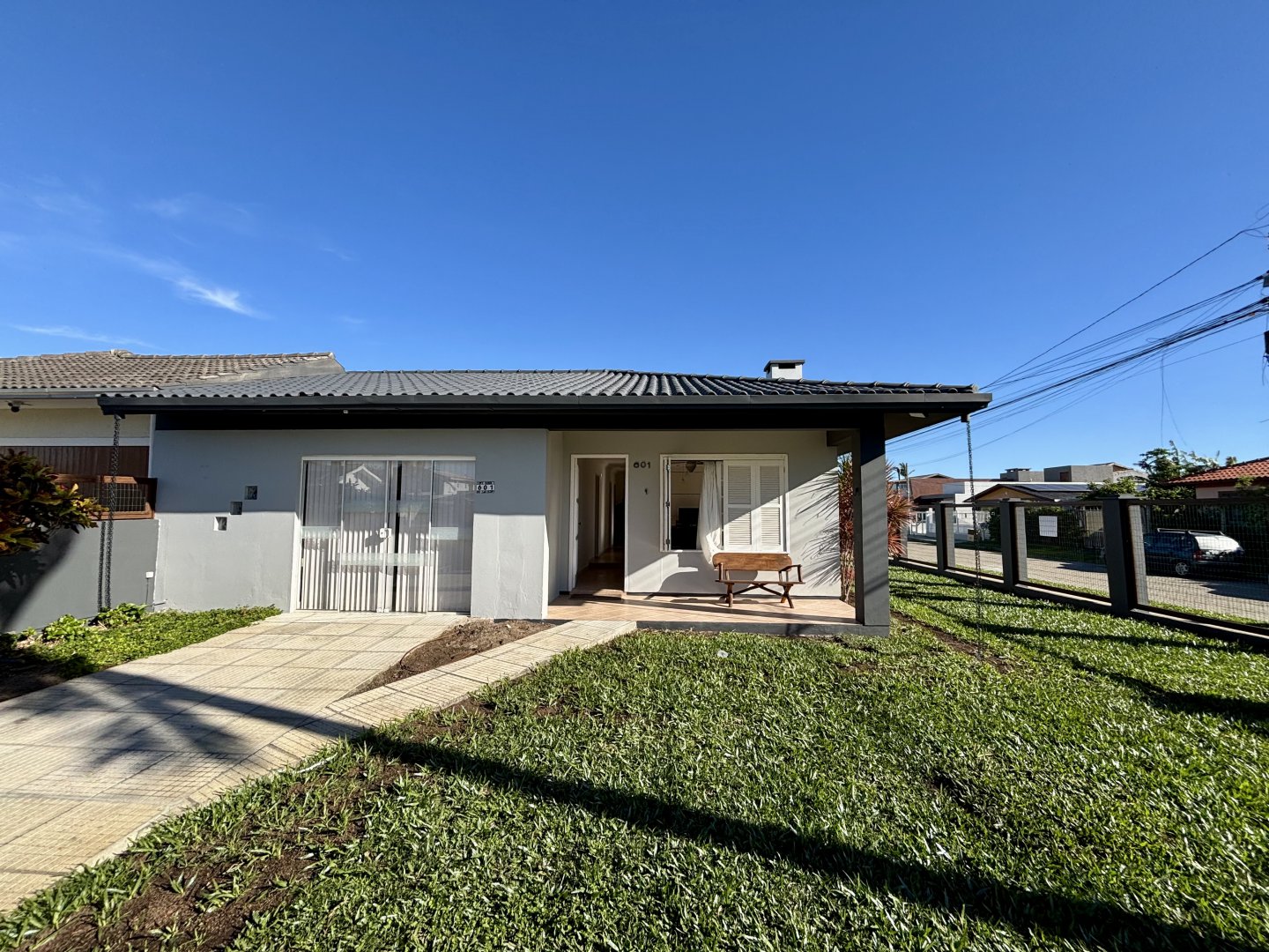 Casa 170m2 a venda no Centro de Xangri-La mobiliada com piscina, esquina