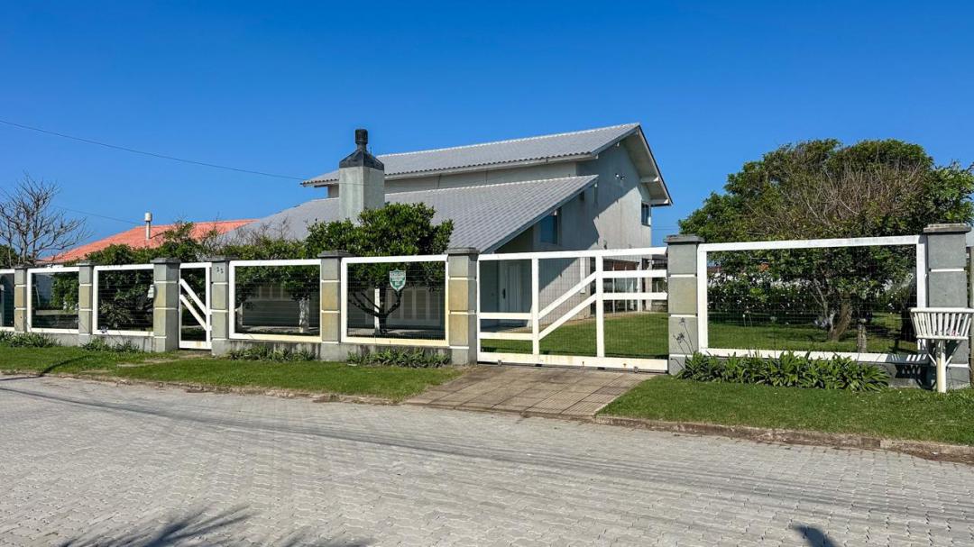Sobrado mobiliado à venda em Xangri-Lá, 2 terrenos, 2 quadras do mar, Rainha do Mar - 321m²