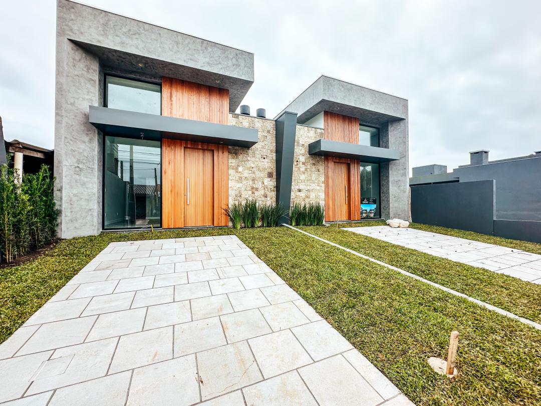 Casa em obras com churrasqueira e varanda gourmet em Xangri-Lá na praia de Rainha do Mar!