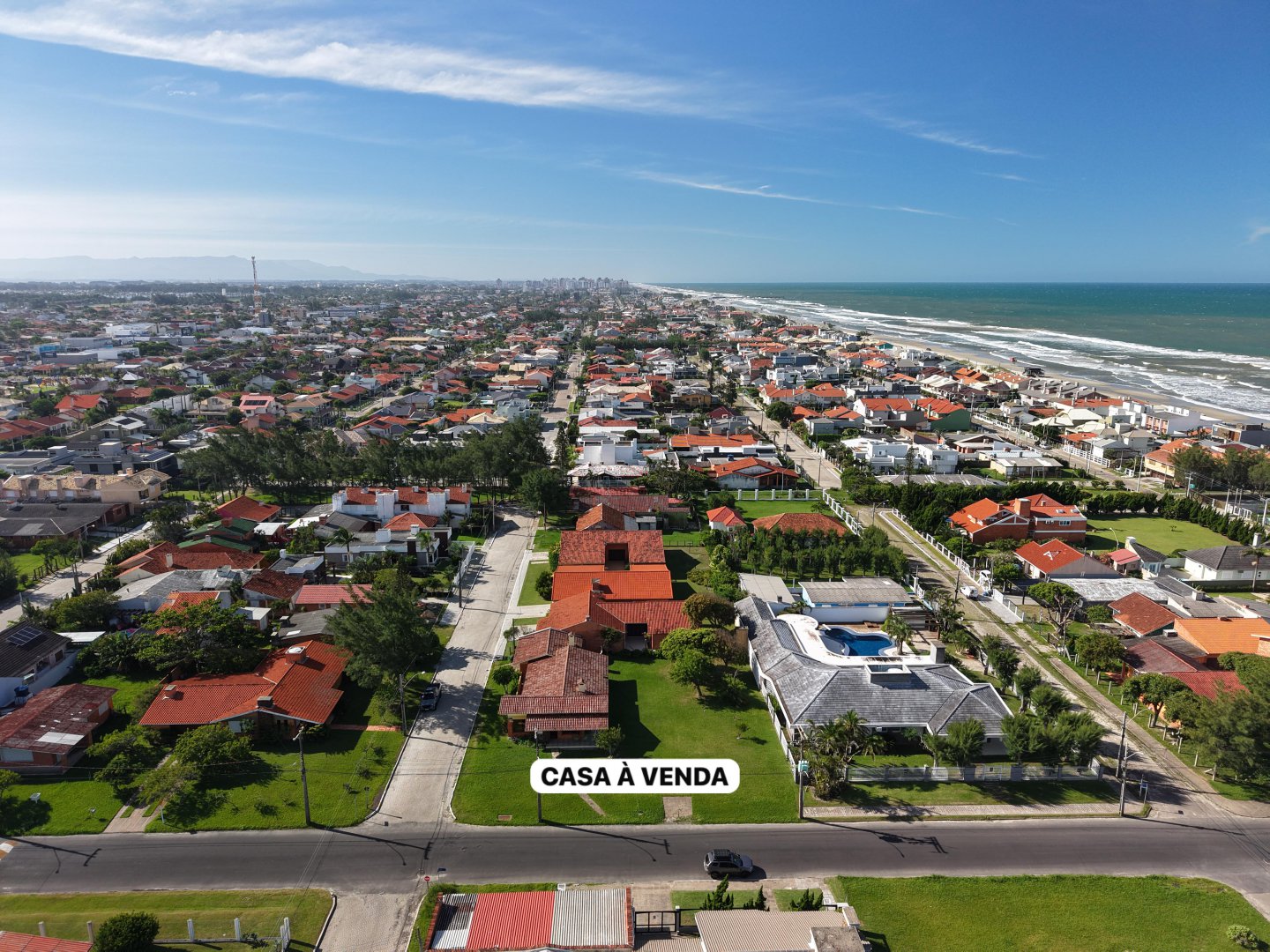Casa Mobiliada à Venda no Centro de Xangri-Lá, 2 terrenos, próxima do mar com 189m2