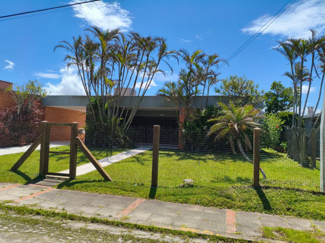 Casa semimobiliada em Atlântida, Xangri-Lá, próxima do mar - Venda