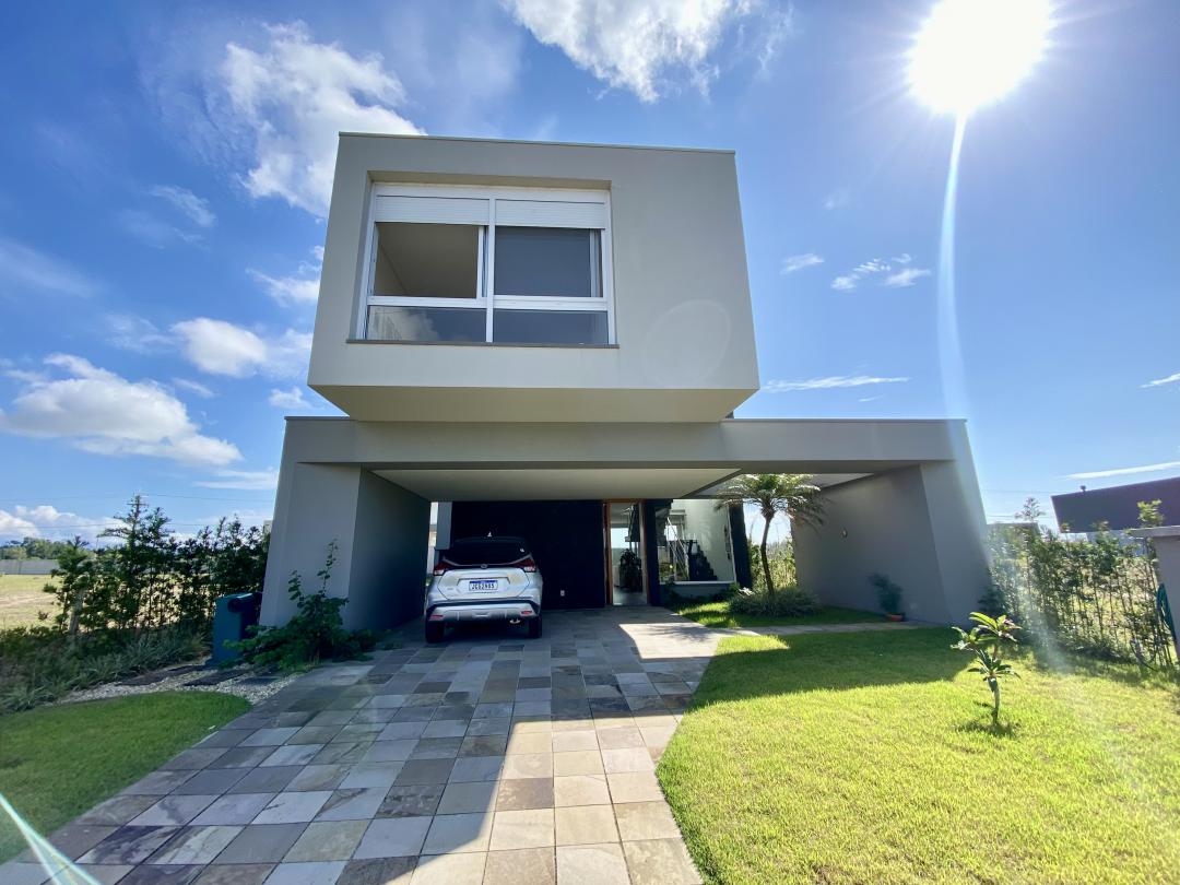 Casa em Condominio à venda em Capão da Canoa - Condominio Arenas Curumim - Mobiliada - Piscina Térmica - Quadras Esportivas