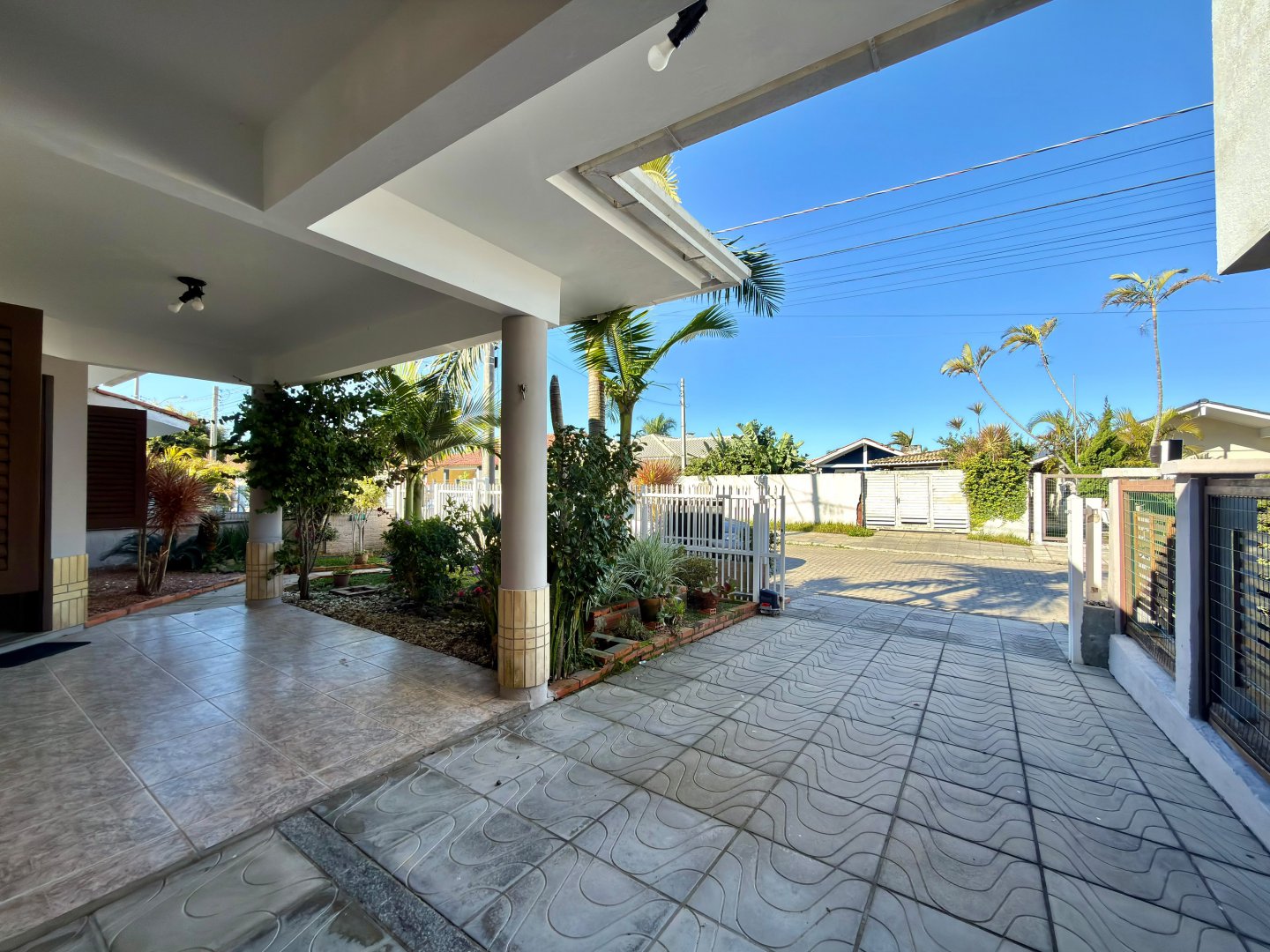 Casa 222m2 à venda no Centro de Xangri-Lá mobiliada com piscina