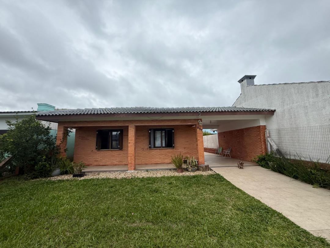 Casa Mobiliada à venda em Xangri-Lá, Centro - Churrasqueira, Varanda e Quintal