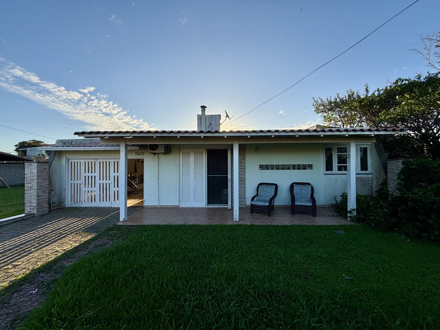 Casa Mobiliada a Venda no Centro de Xangri-La com Piscina