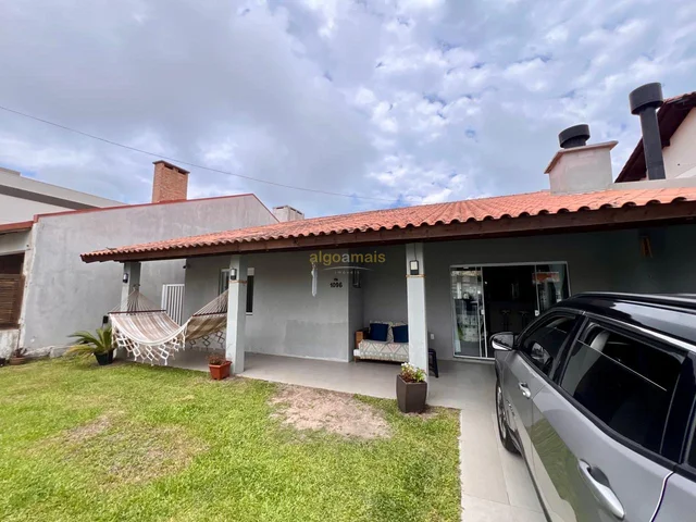 Casa mobiliada com piscina em Xangri-Lá, Rainha do Mar, 1 quadra do mar - Venda