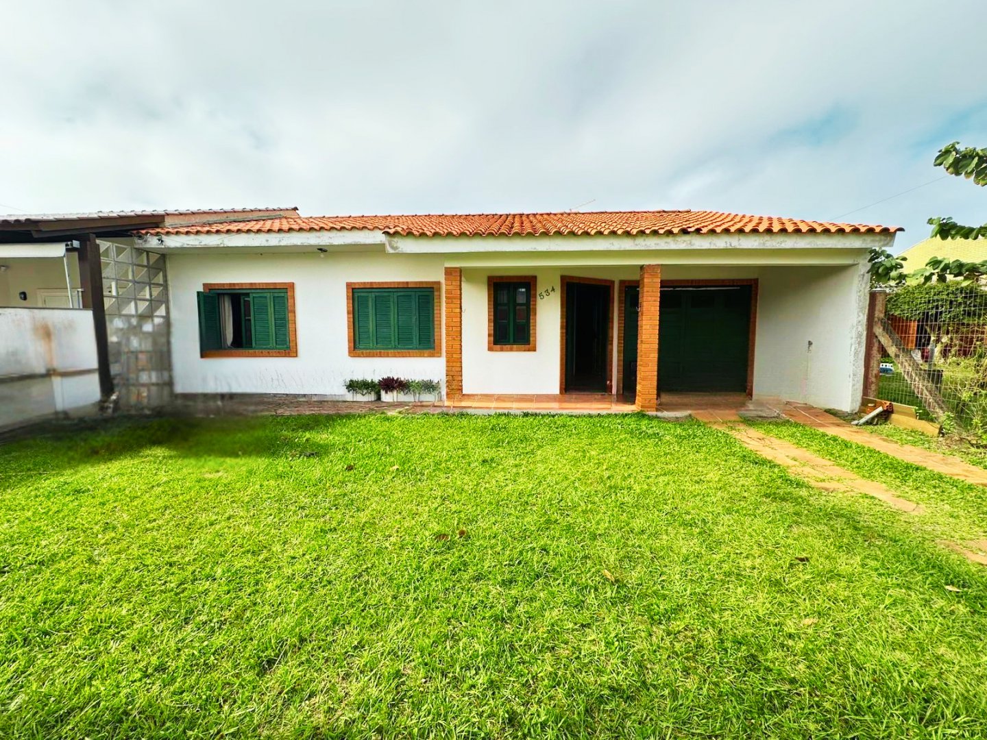 Casa Mobiliada com Piscina à Venda em Rainha Do Mar