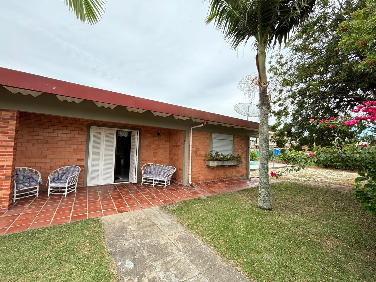 Casa com Piscina à Venda em Rainha Do Mar, Xangri-Lá, esquina, 3 terrenos
