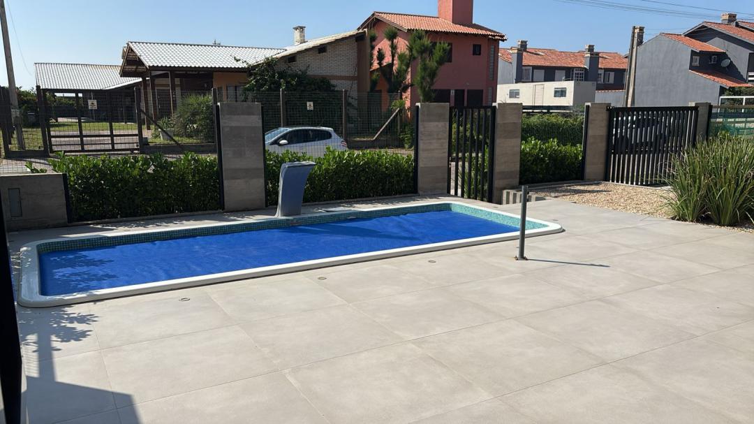 Sobrado com piscina, próximo do mar em Maristela, Xangri-Lá