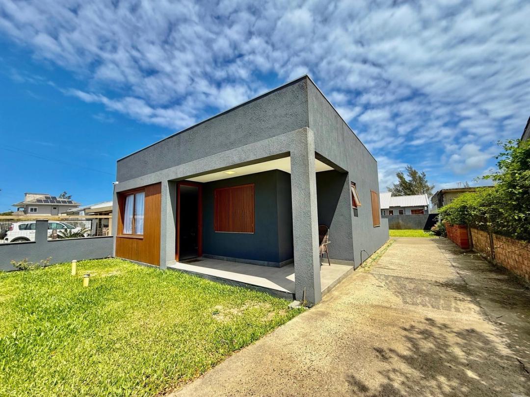 Casa Mobiliada e decorada à venda em Xangri-Lá, Rainha do Mar, frente leste - 91m²