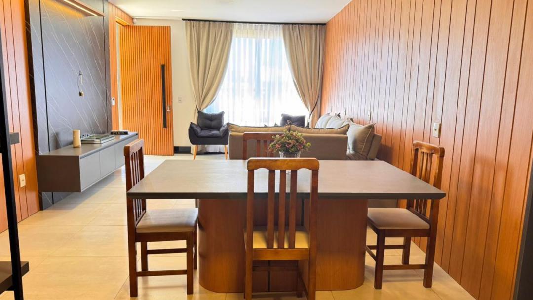 Casa Mobiliada e decorada à venda em Xangri-Lá, Rainha do Mar, frente leste - 91m²